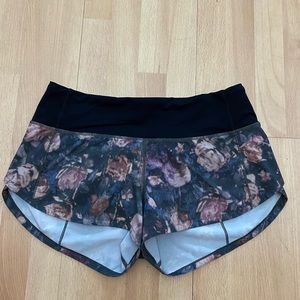Lululemon Speed Up Low-Rise Lined Short 2.5", Size 2